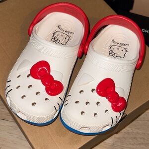 Hello Kitty Crocs size 6 in women